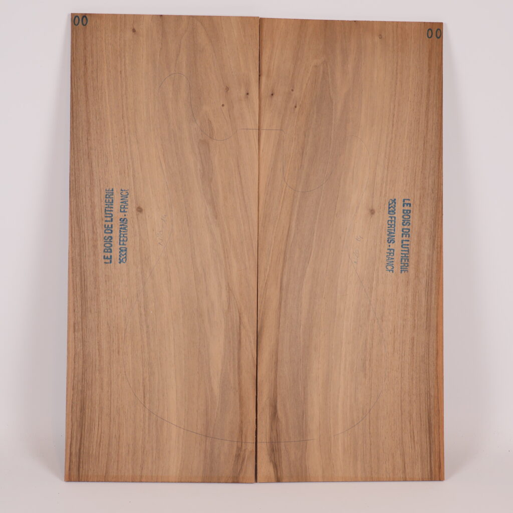 Table guitare électrique noyer 1A – 4mm NO20-14