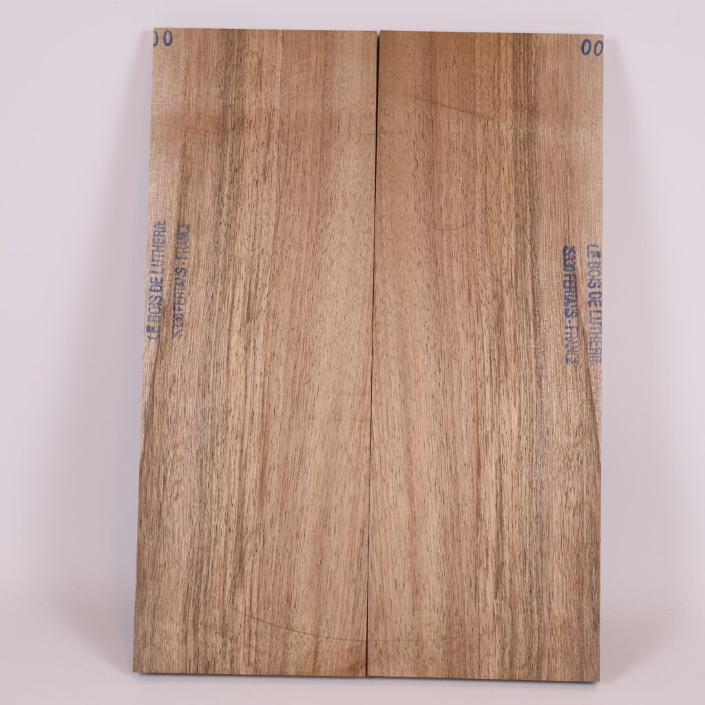Table guitare électrique  – Noyer 1A – 10mm