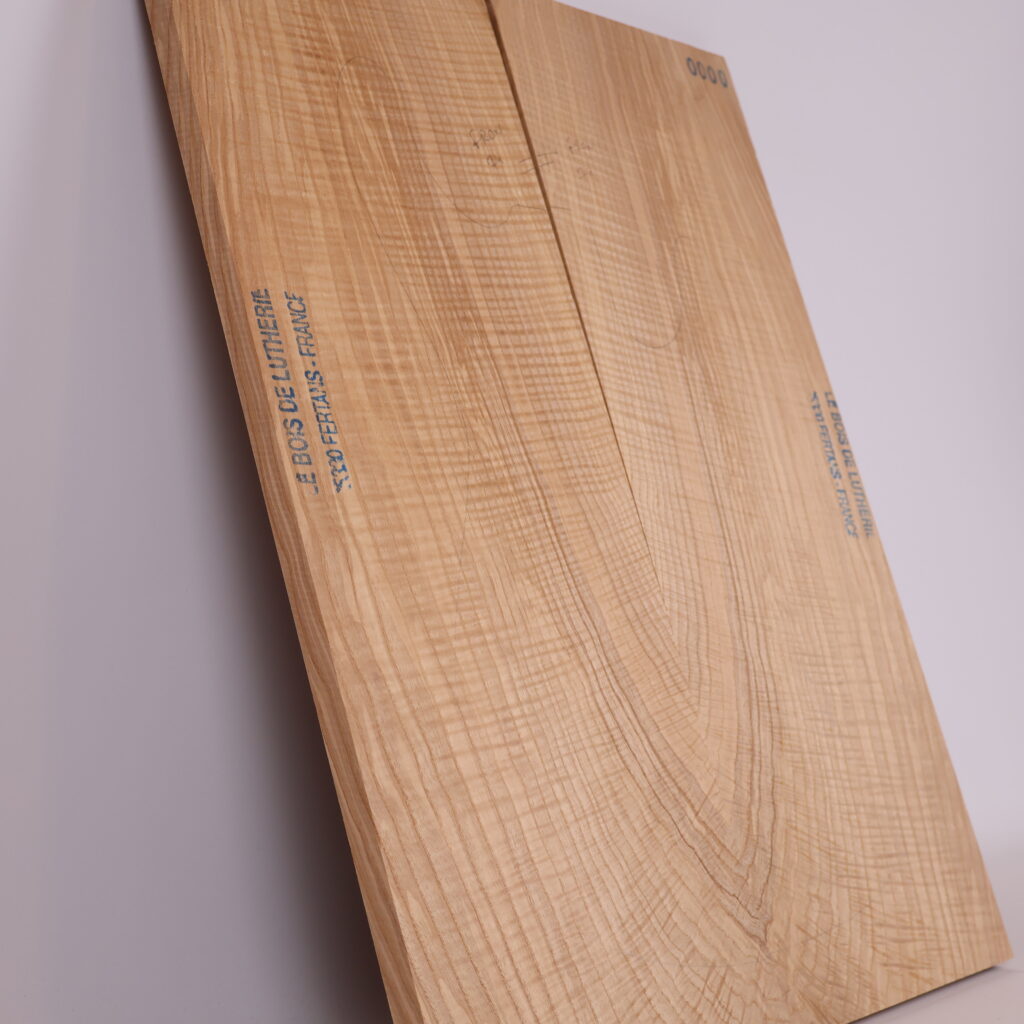 Table guitare électrique frêne ondé 1S – 10mm FRON-74