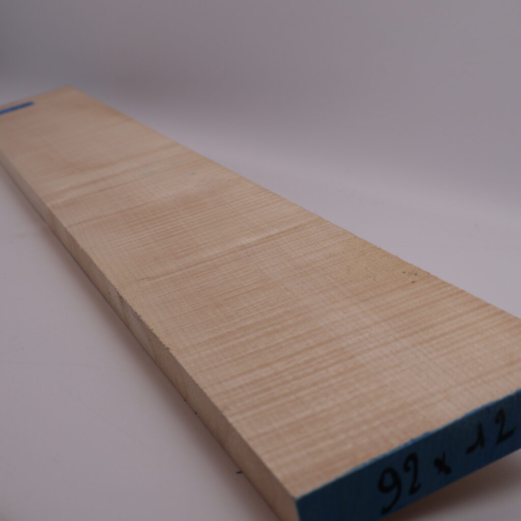 Manche guitare érable ondé 1A 92x12x2.5cm sur quartier – V22