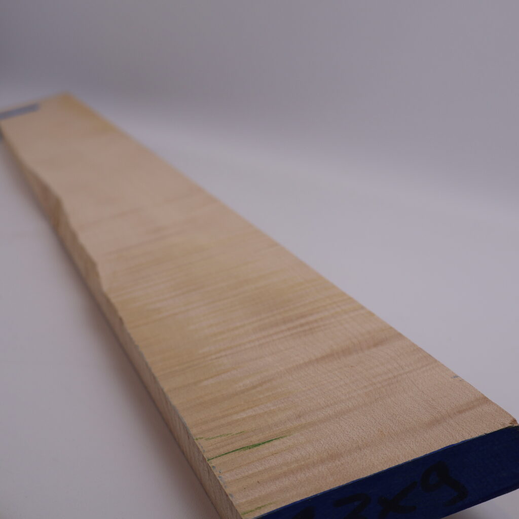 Manche guitare érable ondé 1A 93x9x2.5cm sur quartier