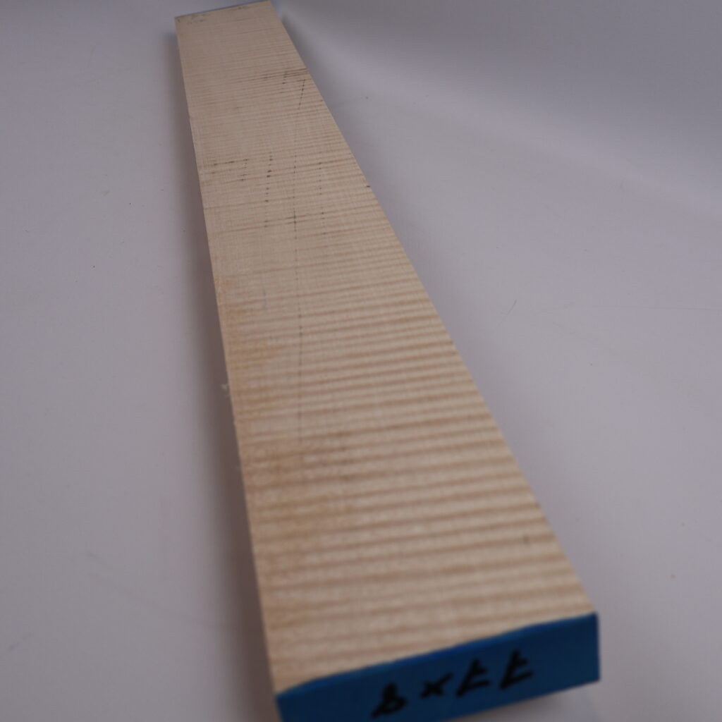 Manche guitare érable ondé 1S 77x8x2.5cm sur quartier – F23