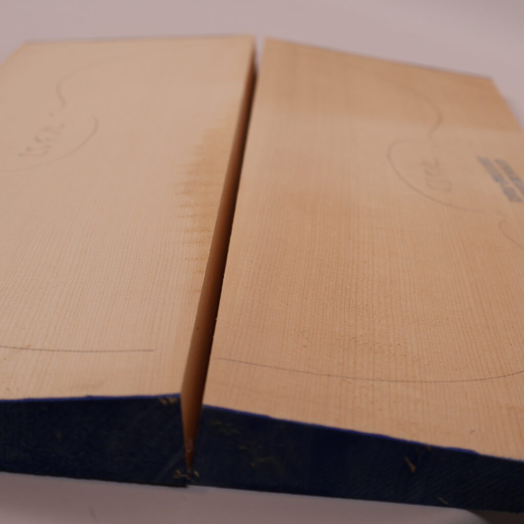 Table alto épicéa 1B 23F12
