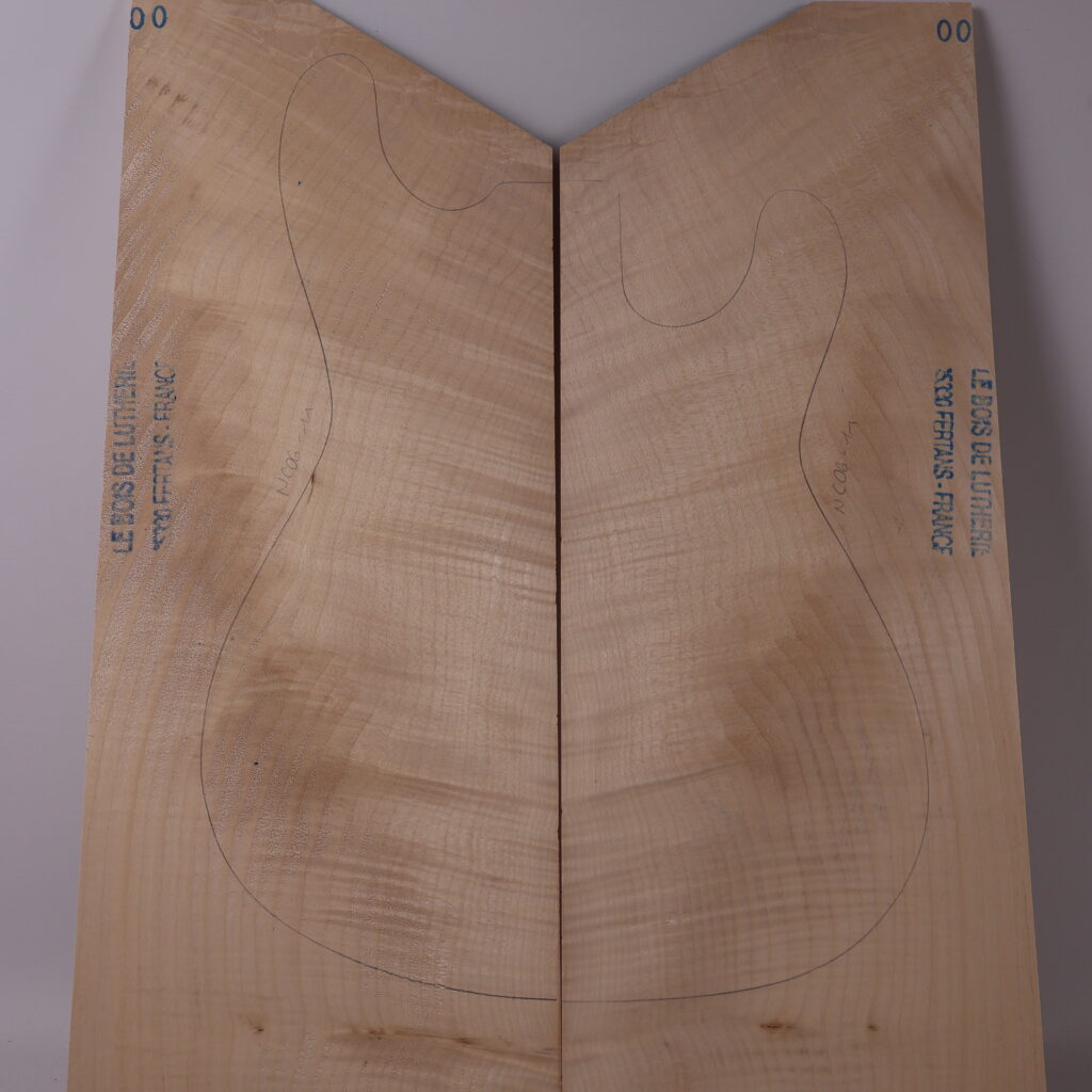 Table guitare électrique érable ondé 1A – 4 mm NC06-11