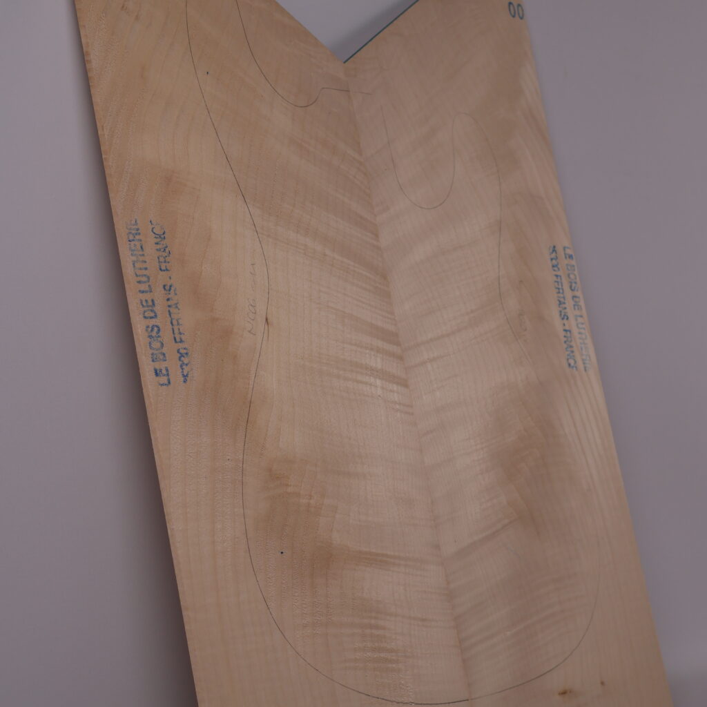 Table guitare électrique érable ondé 1A – 4 mm NC06-11