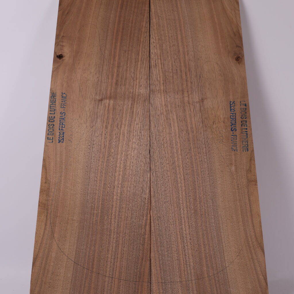 Table guitare électrique noyer 1B – 4mm NO15-3
