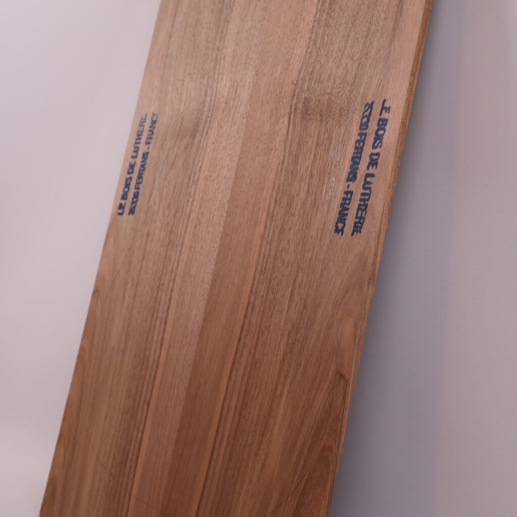 Table guitare électrique noyer 1A – 4mm NO22-114