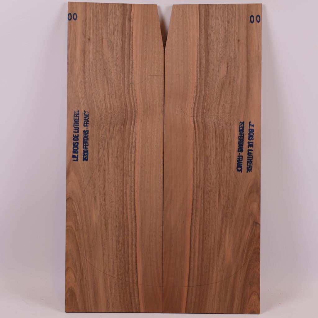 Table guitare électrique noyer 1A – 4mm NO22-114