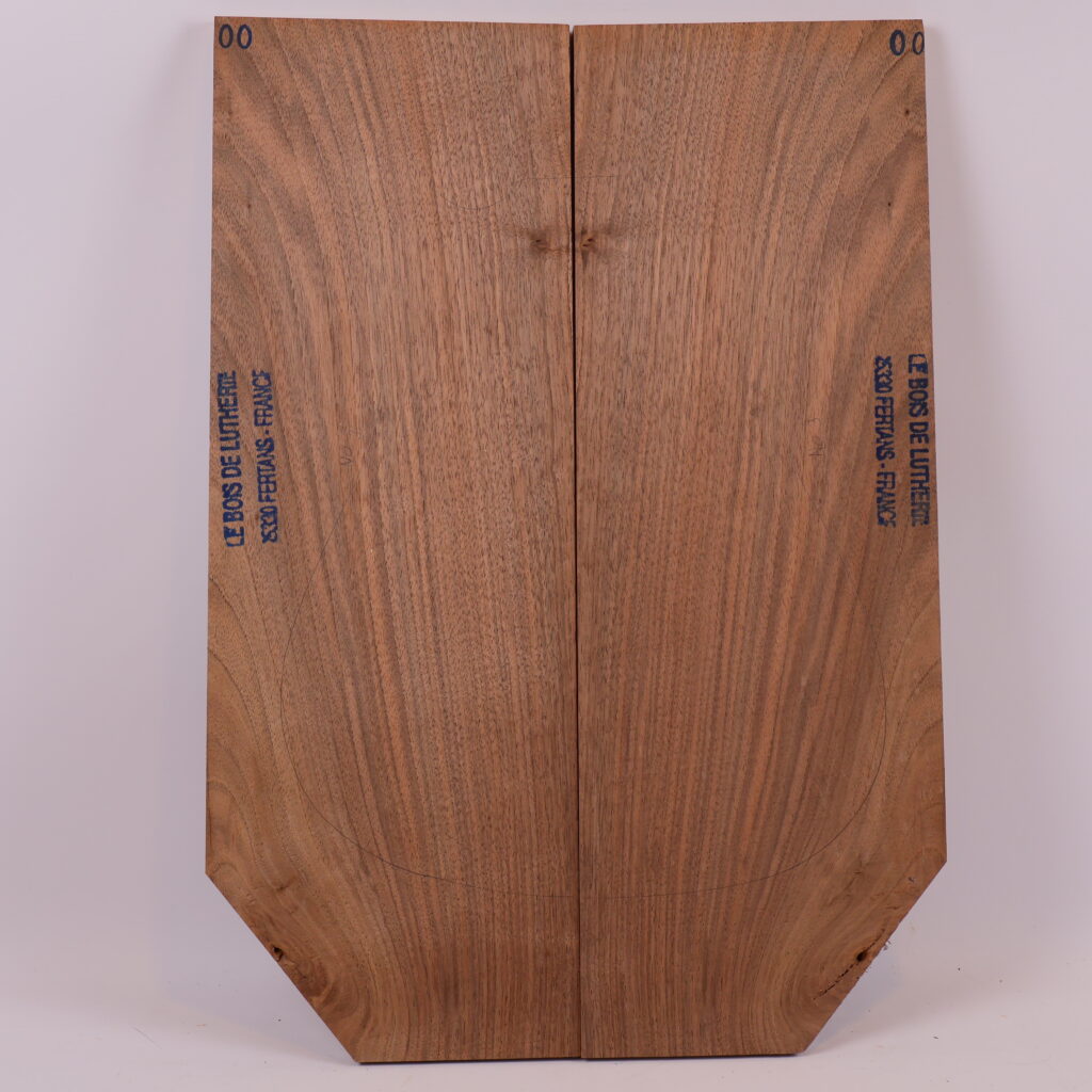 Table guitare électrique noyer 1B – 4mm NO22-50