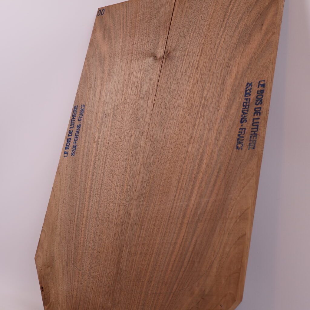 Table guitare électrique noyer 1B – 4mm NO22-50