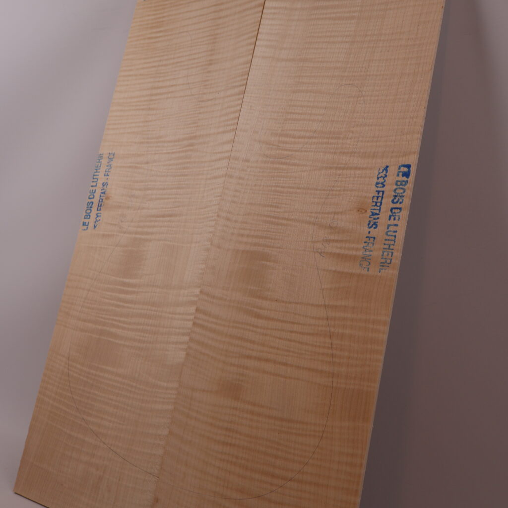 Table guitare électrique érable ondé 1S – 4 mm P18-15