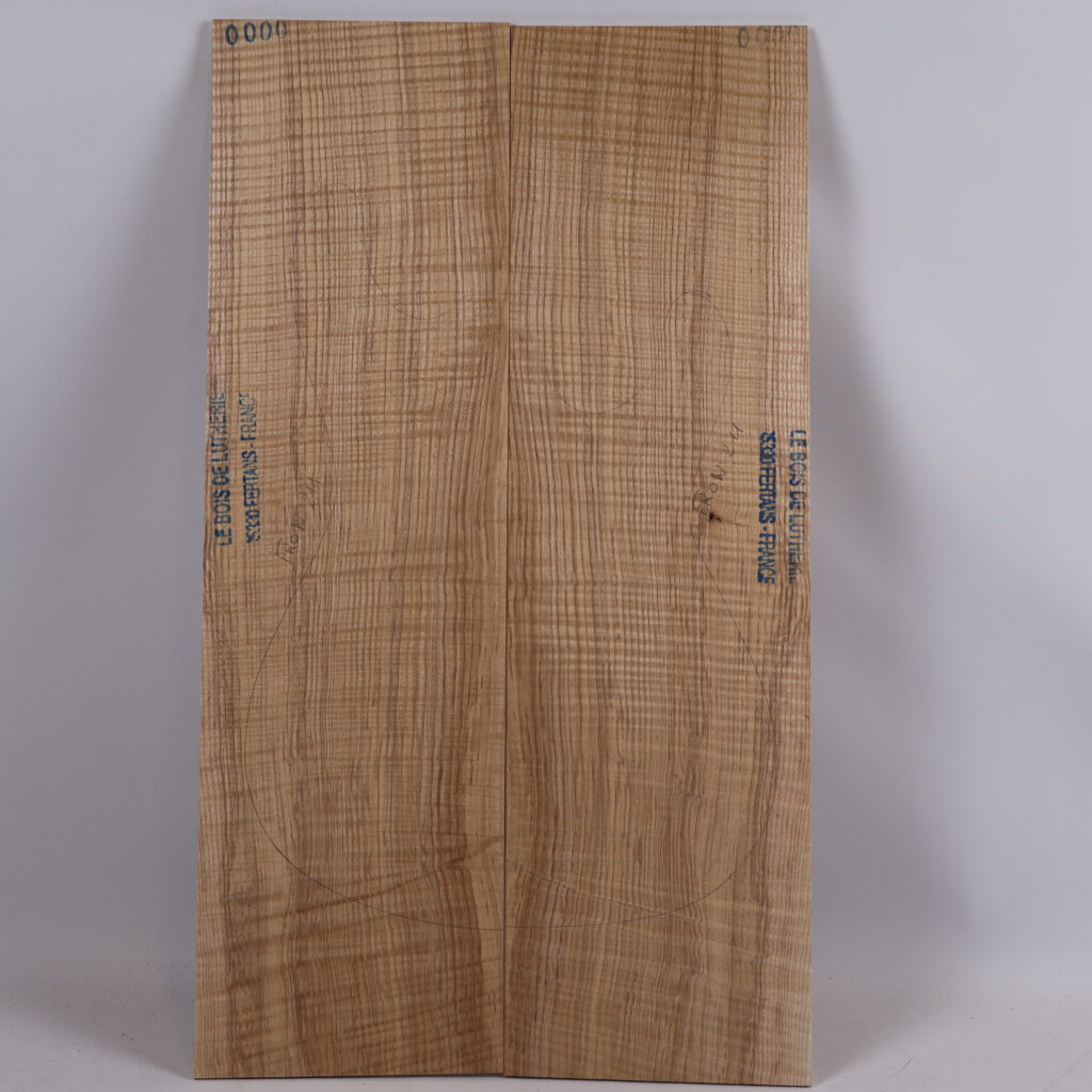 Table guitare électrique frêne ondé 1S – 4mm FRON211