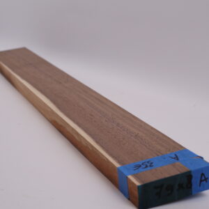 Manche guitare noyer US 1A 79x8x2.5cm sur quartier Photo produit Manche guitare noyer US 1A 79x8x2.5cm sur quartier