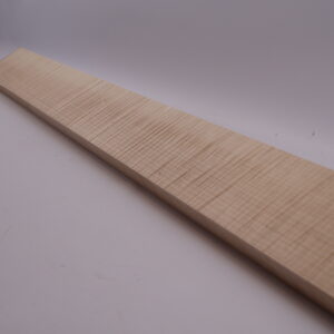 Manche guitare érable ondé 1A 88x8x2.5cm sur quartier – H23 Photo produit Manche guitare érable ondé 1A 88x8x2.5cm sur quartier – H23