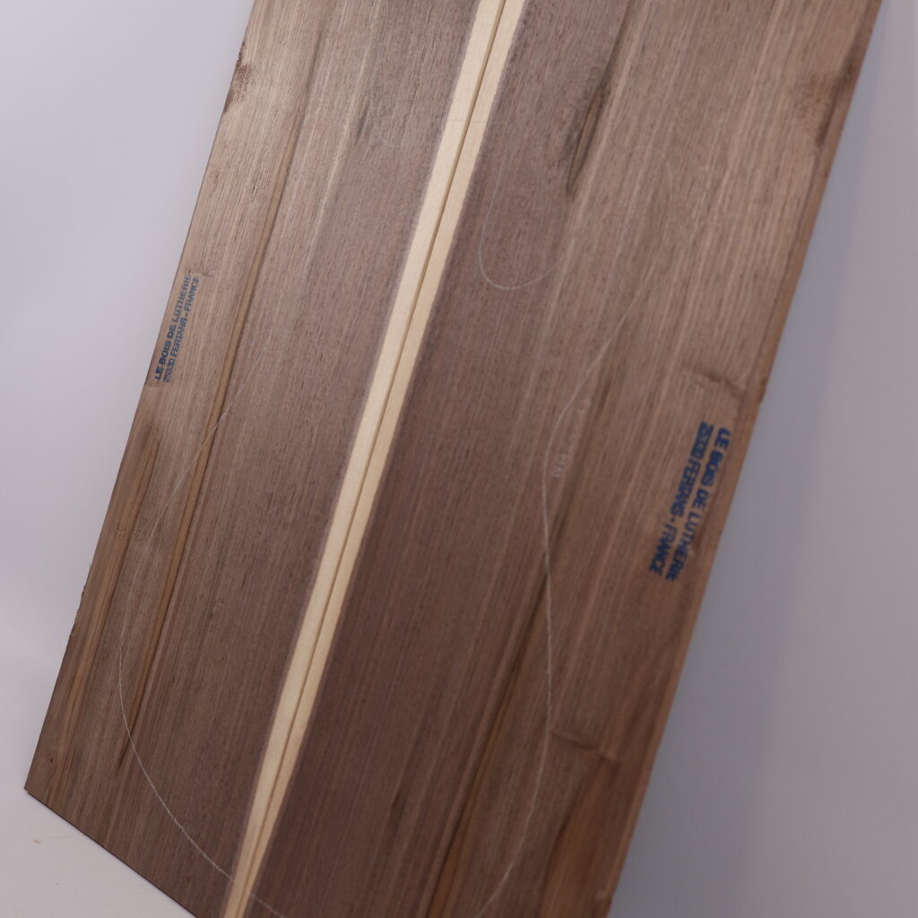 Table guitare électrique noyer US 1B – 4mm NA24-13