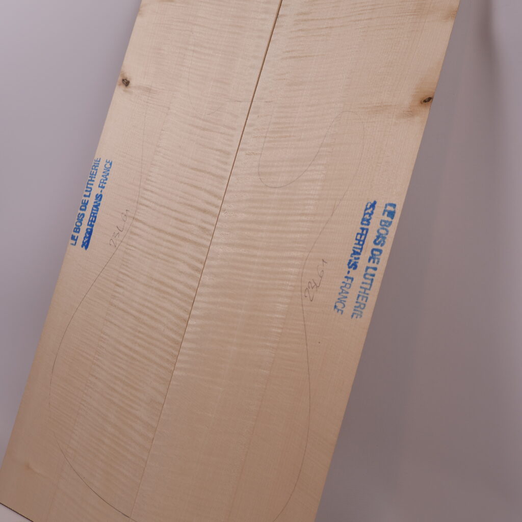 Table guitare électrique érable ondé 1A – 4 mm 23L61