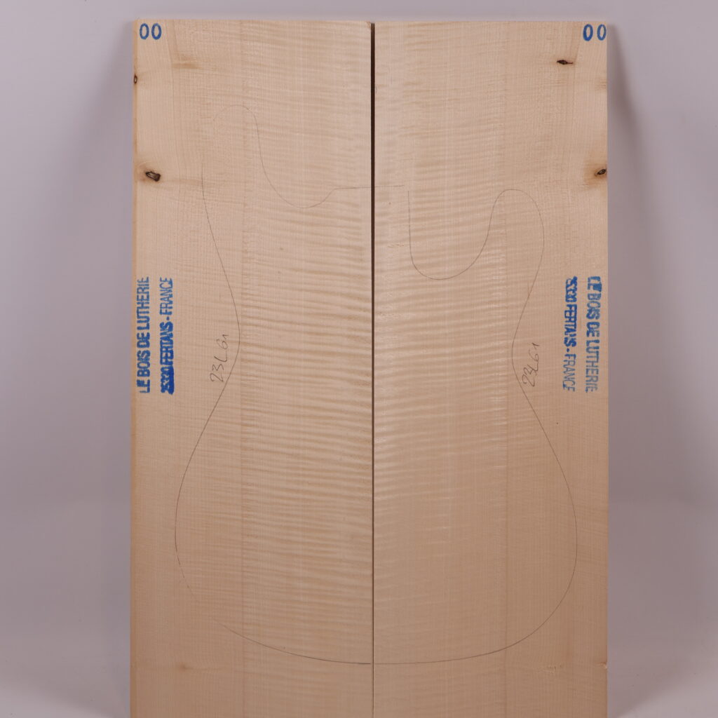 Table guitare électrique érable ondé 1A – 4 mm 23L61