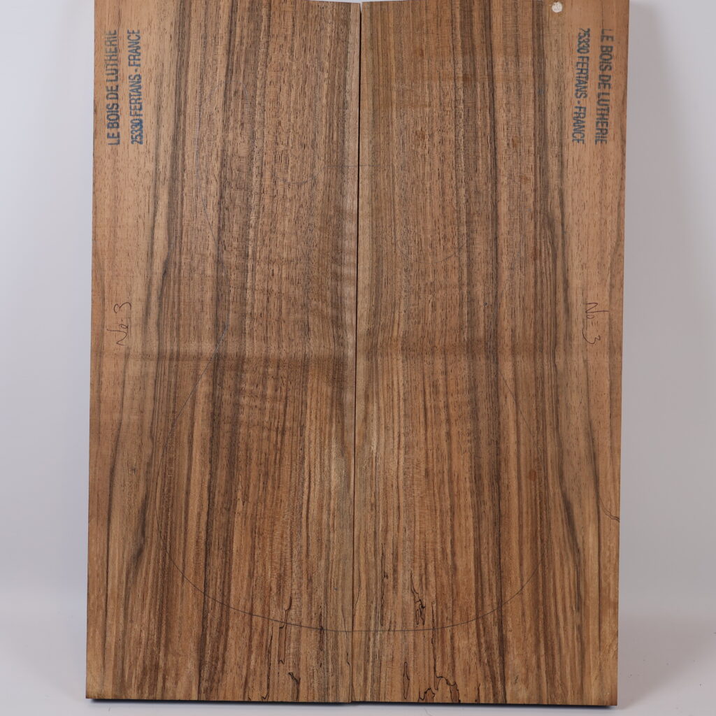 Table guitare électrique noyer 1B – 20mm NO3