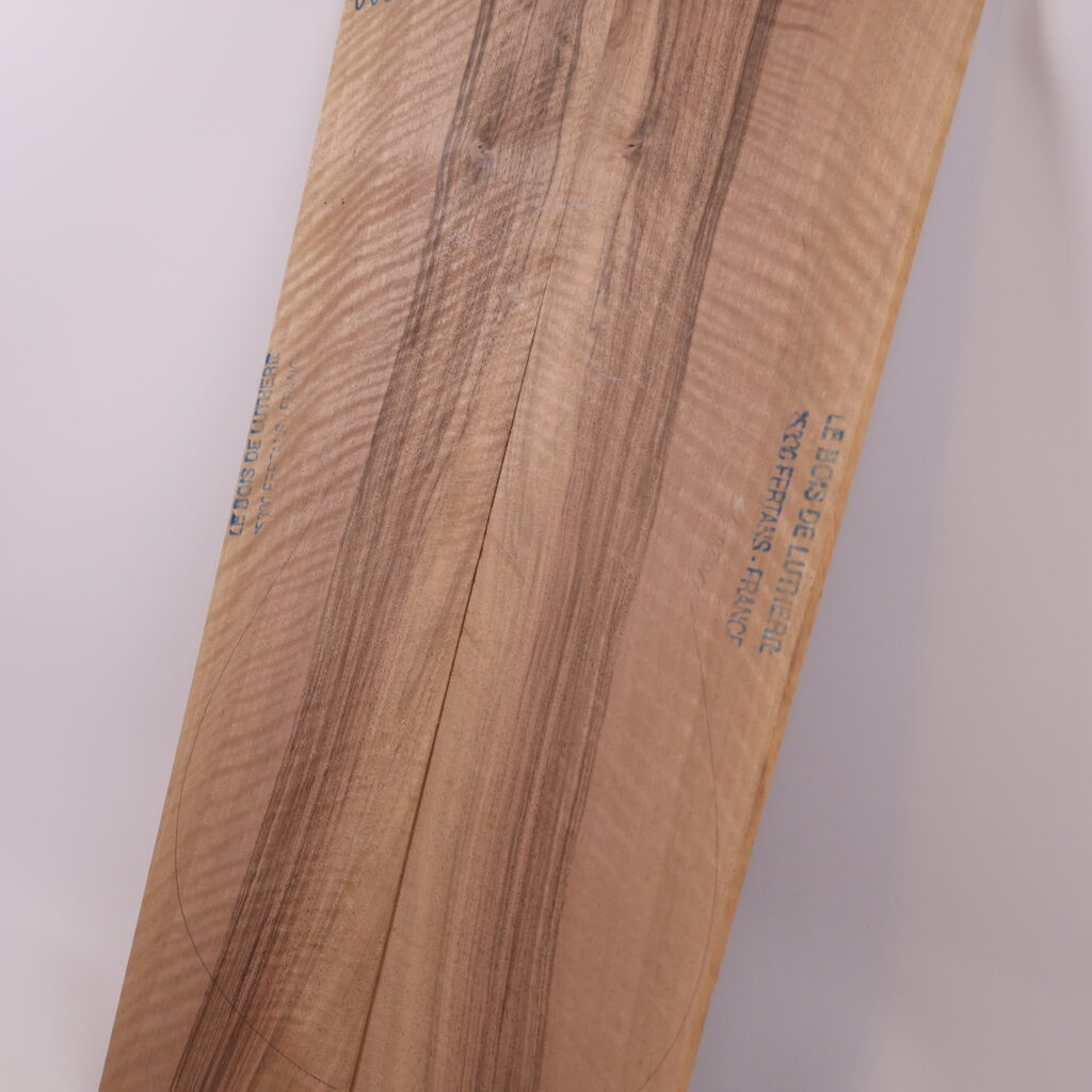 Table guitare électrique noyer 1S – 4mm NO20-77