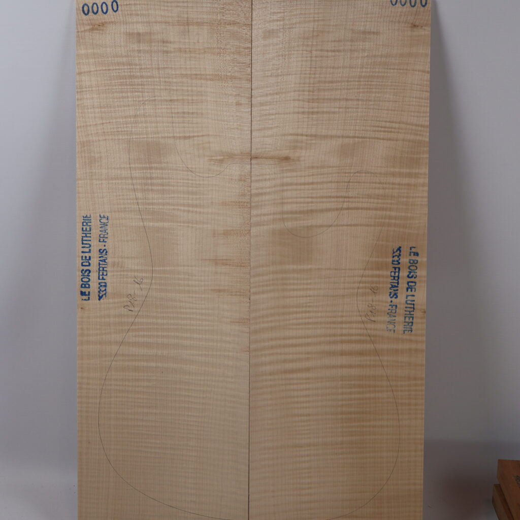 Table guitare électrique érable ondé 1S – 4 mm P18-16