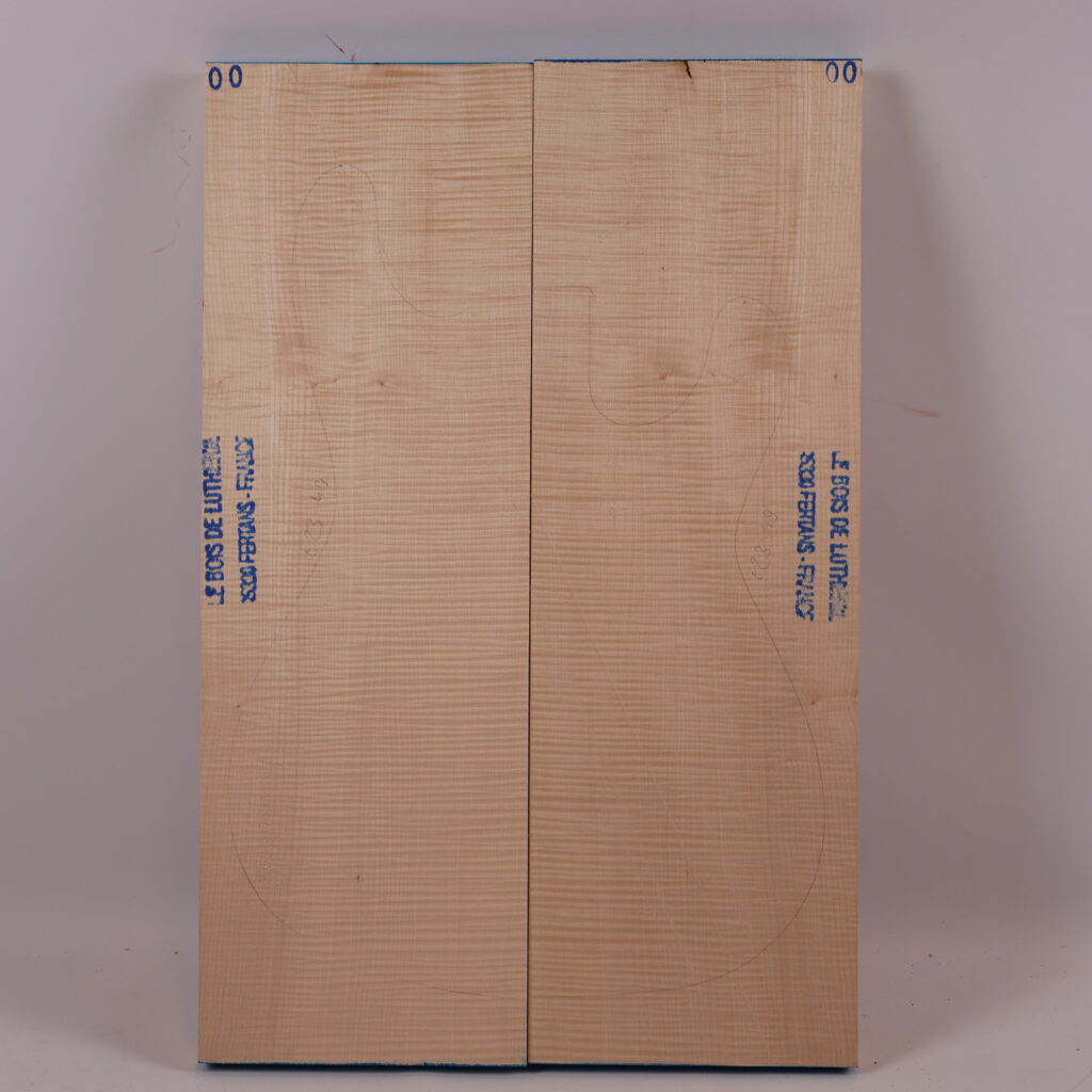 Table guitare électrique érable ondé 1A – 20 mm E23-49