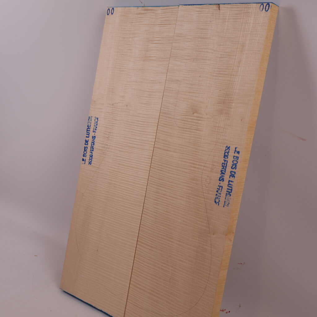 Table guitare électrique érable ondé 1A – 20 mm E23-49