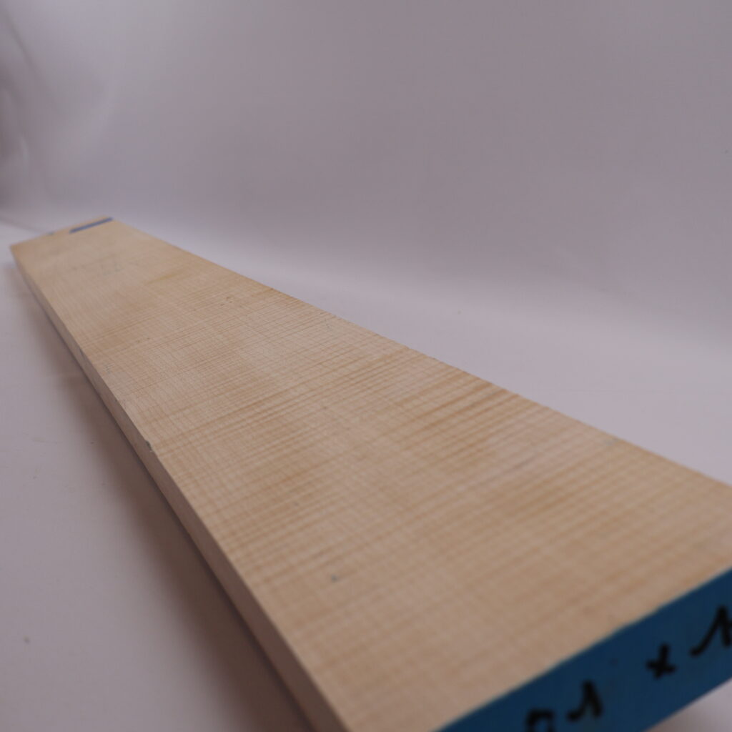 Manche guitare érable ondé 1S 101x11x2.5cm sur quartier – T21