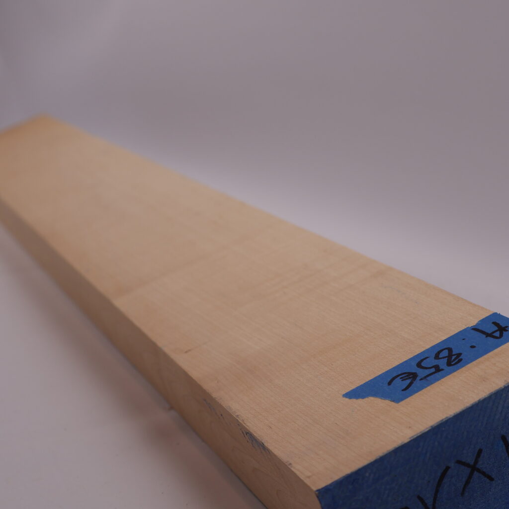 Manche guitare érable ondé 1A 91x10x4,5cm sur quartier – F23