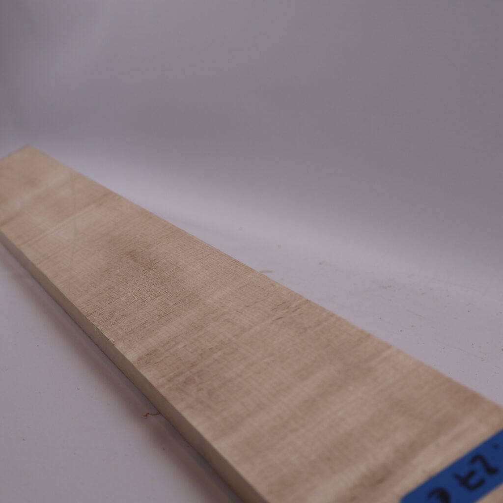 Manche guitare érable ondé 1B 92x9x2.5cm sur quartier D22