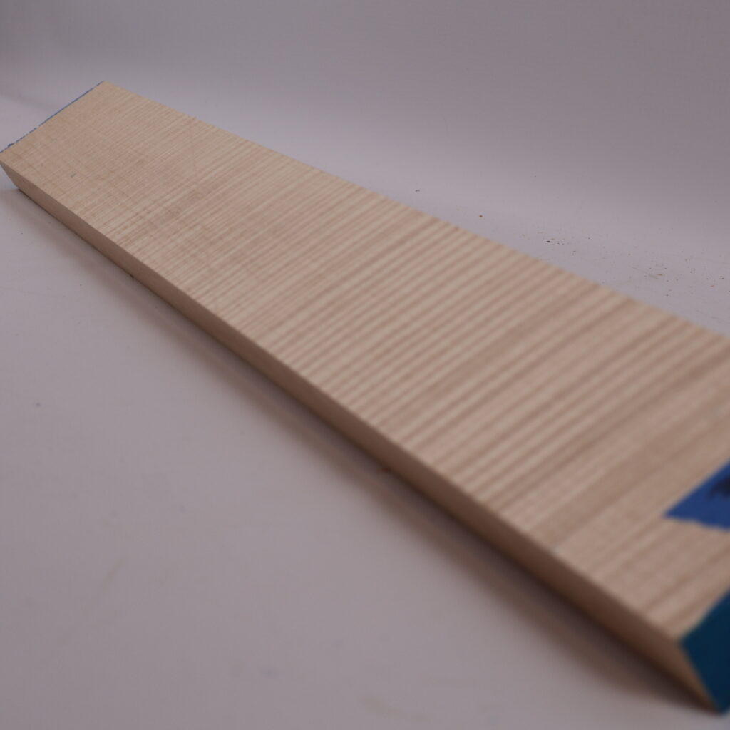 Manche guitare érable ondé 1S 72x8x2.5cm sur quartier – H23