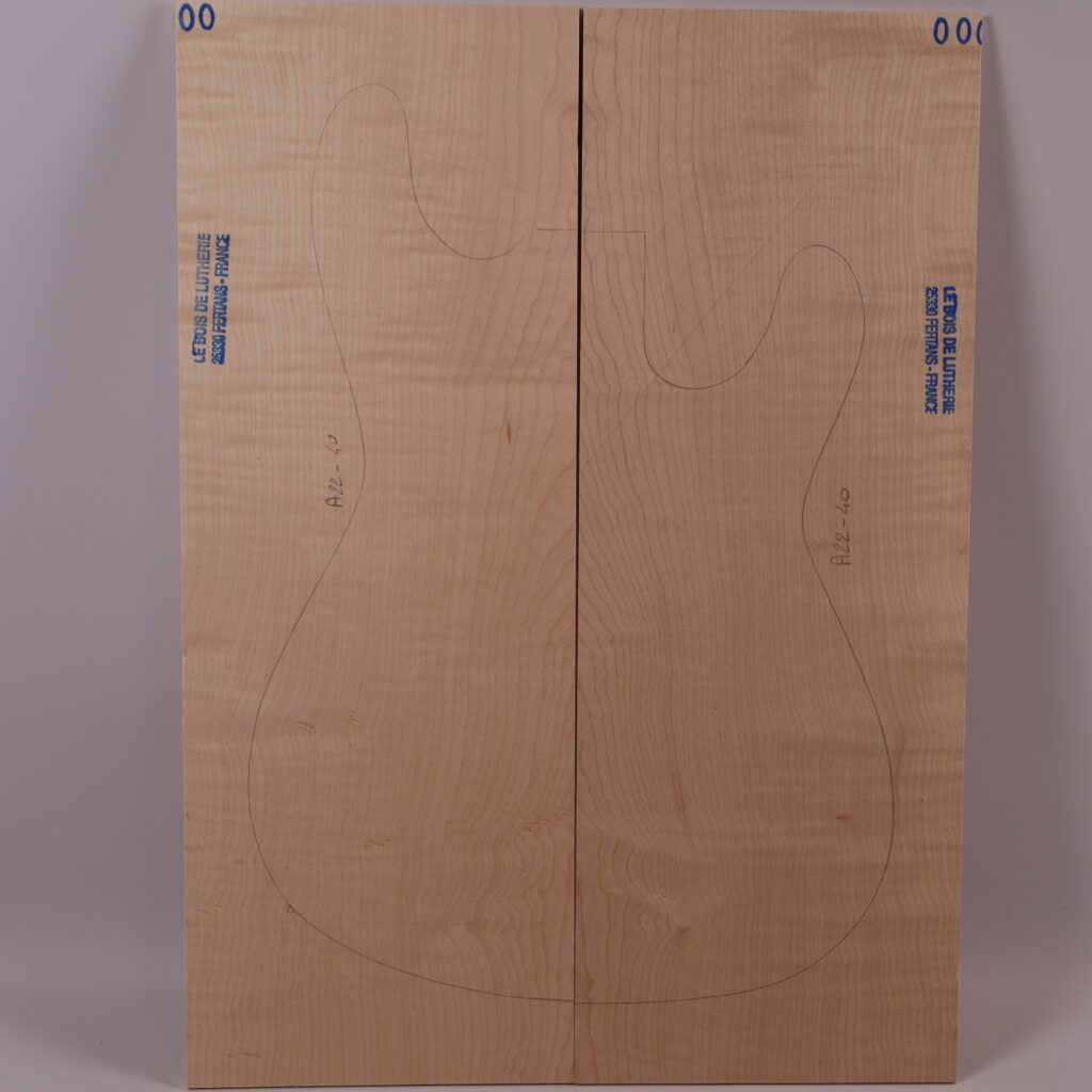 Table guitare électrique érable ondé 1A – 4 mm A22-40