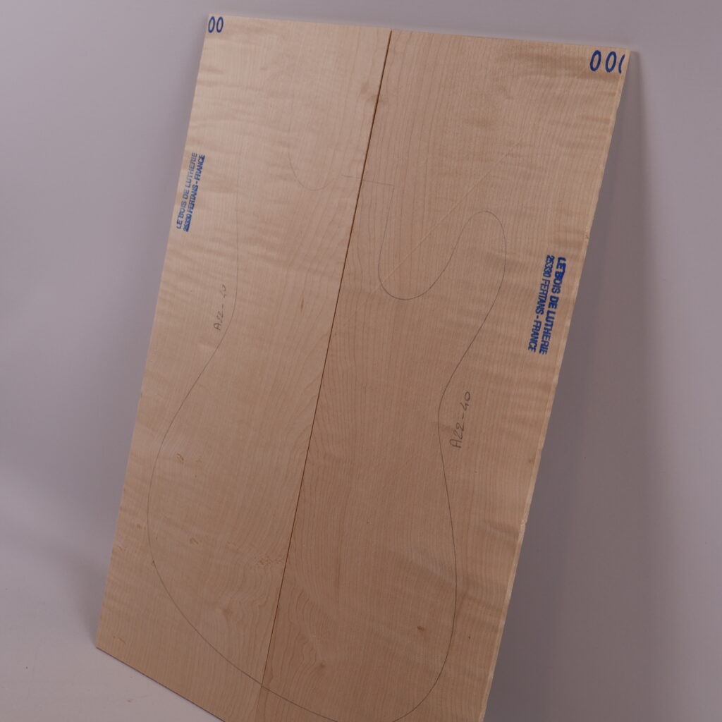 Table guitare électrique érable ondé 1A – 4 mm A22-40