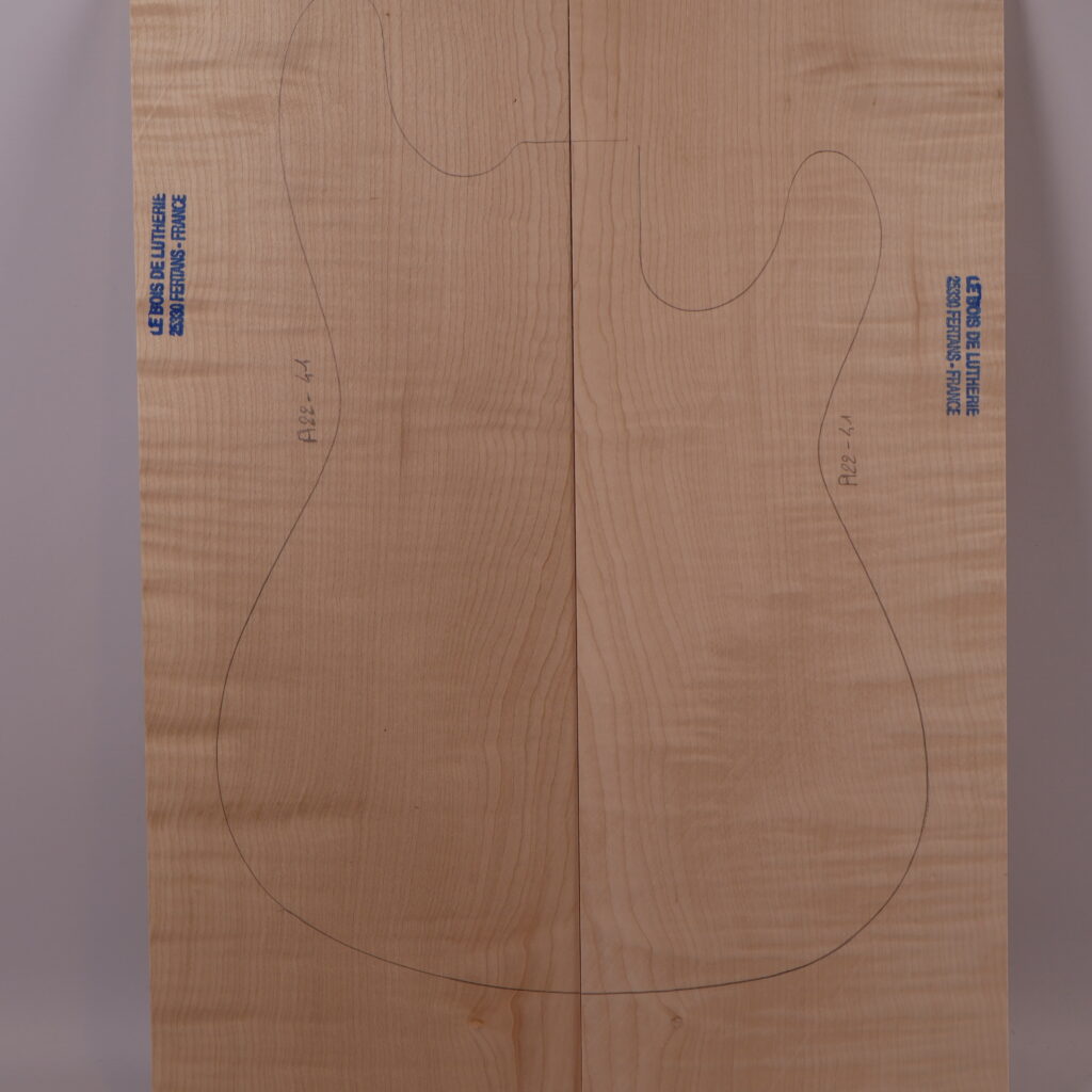 Table guitare électrique érable ondé 1A – 4 mm A22-41