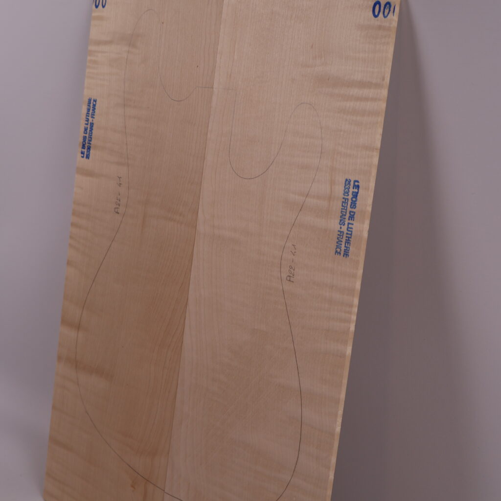 Table guitare électrique érable ondé 1A – 4 mm A22-41