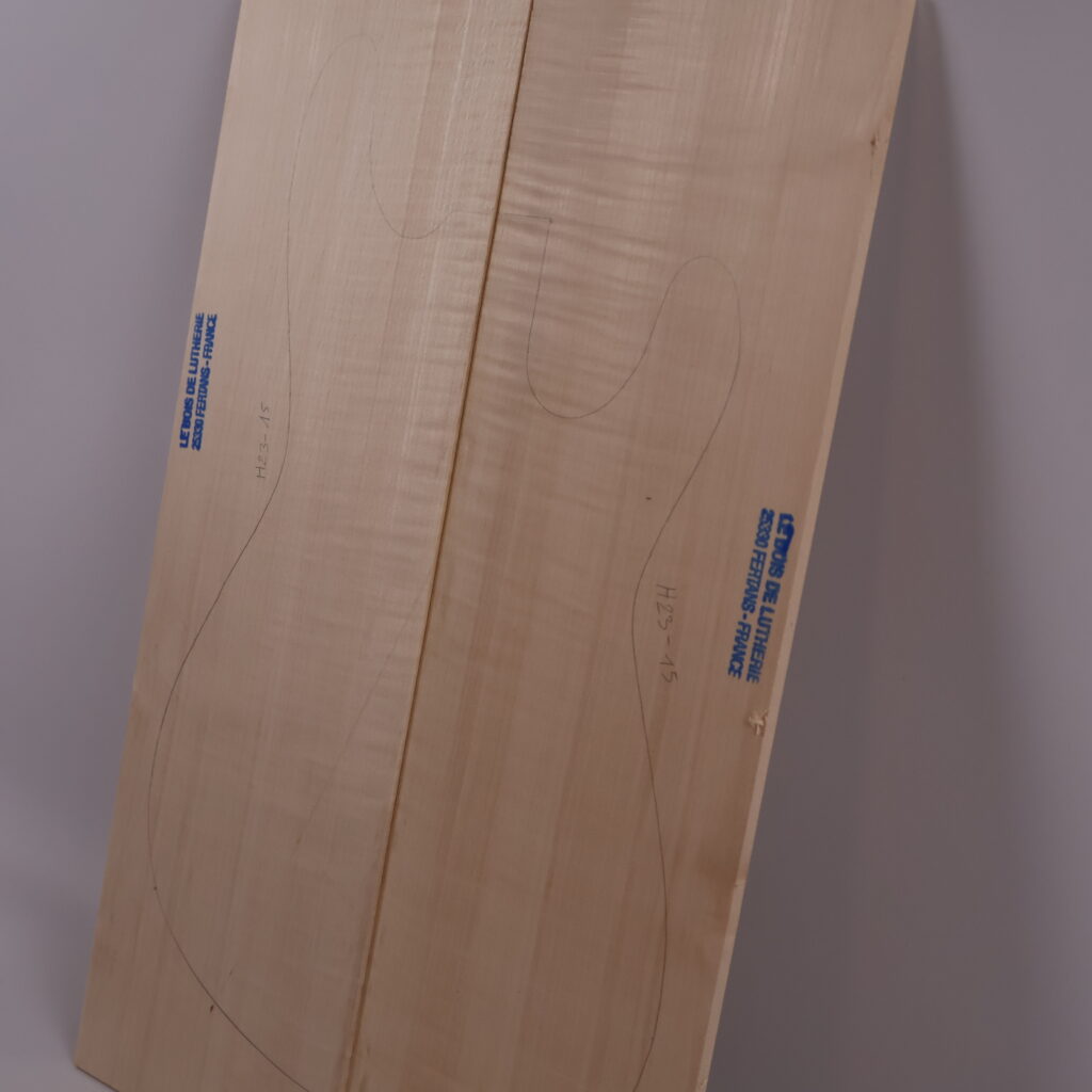 Table guitare électrique érable ondé 1B – 4 mm H23-15