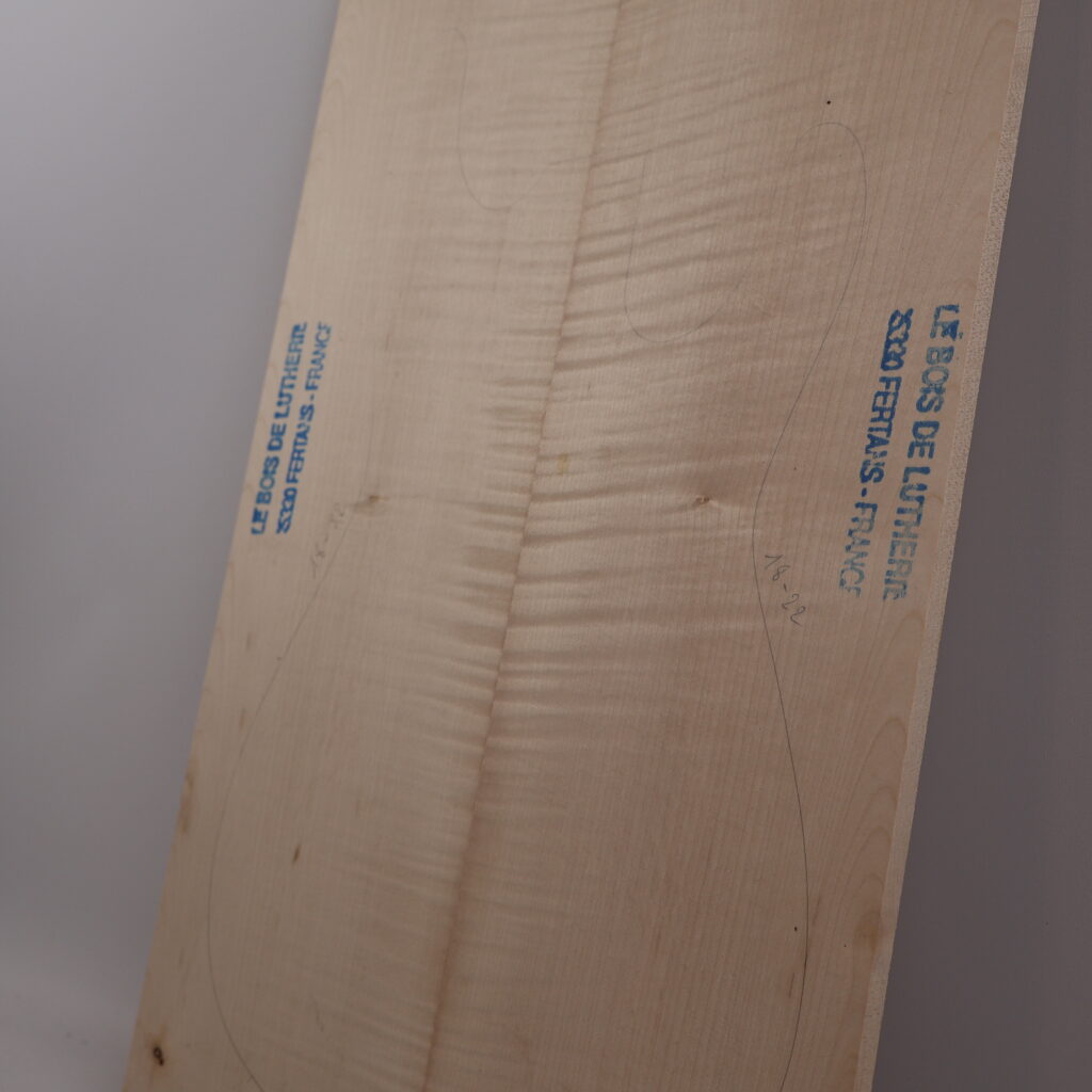 Table guitare électrique érable ondé 1A – 4 mm 18-22