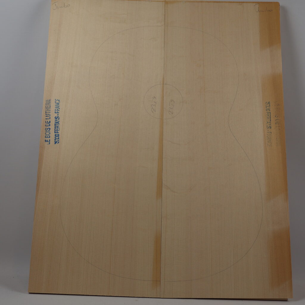 Table guitare jumbo épicéa 1B 23I9