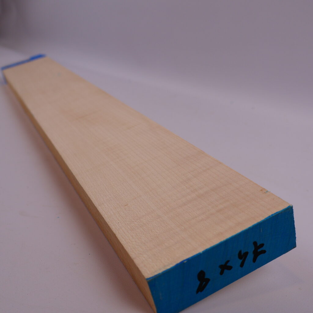 Manche guitare érable ondé 1B 74x8x2.5cm sur quartier