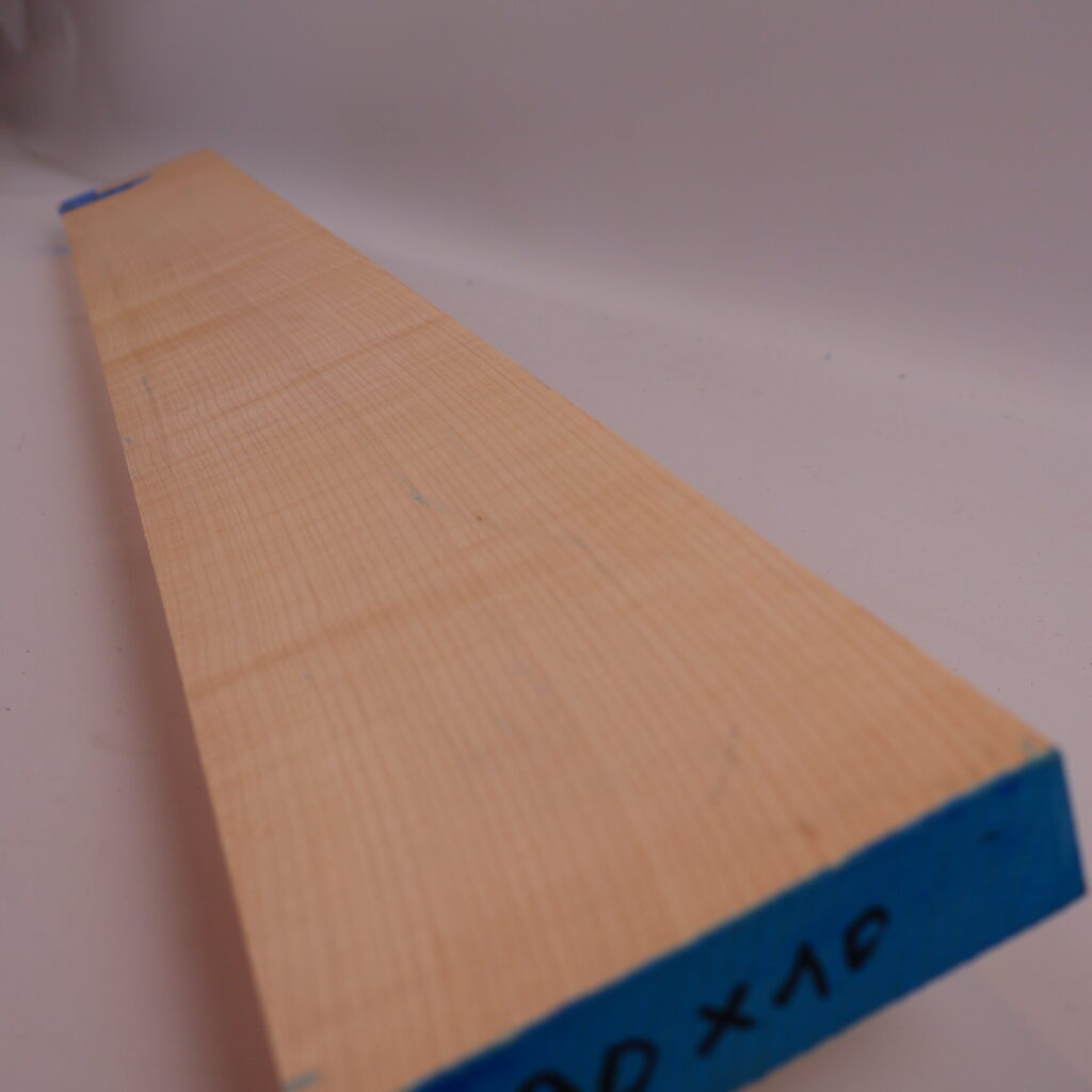 Manche guitare érable ondé 1B 90x10x2.5cm sur quartier