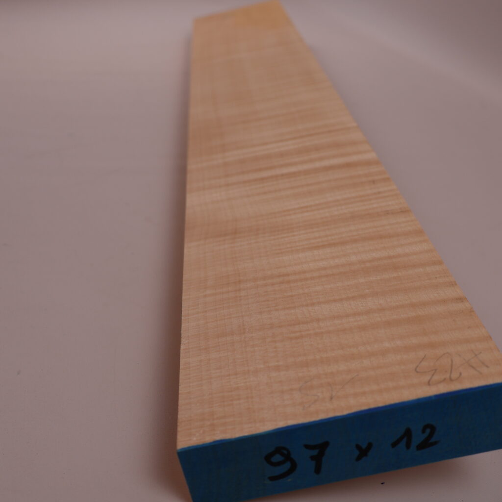 Manche guitare érable ondé 1S 97x12x2.5cm sur quartier