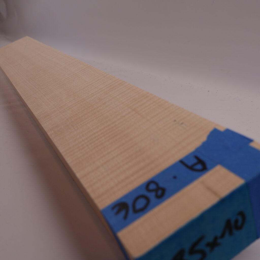 Manche guitare érable ondé 1A 85x10x4.5cm sur quartier – B22