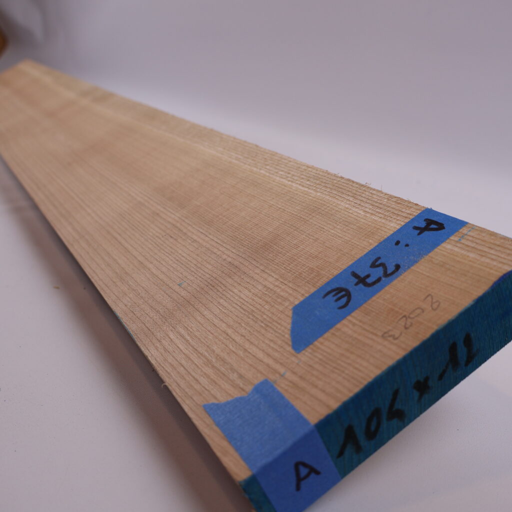 Manche guitare merisier 1A 104x12x2.5cm sur quartier – 2023