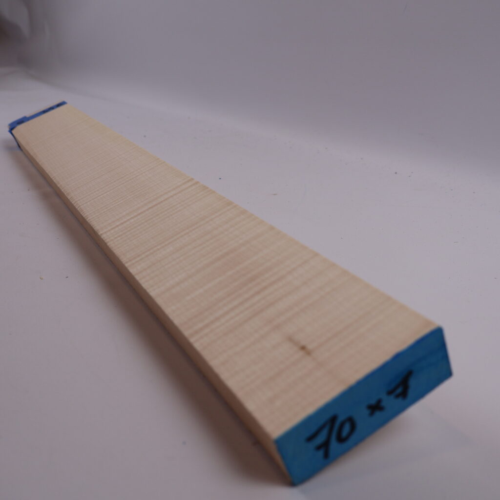 Manche guitare érable ondé 1S 70x7x2.5cm sur quartier – H24