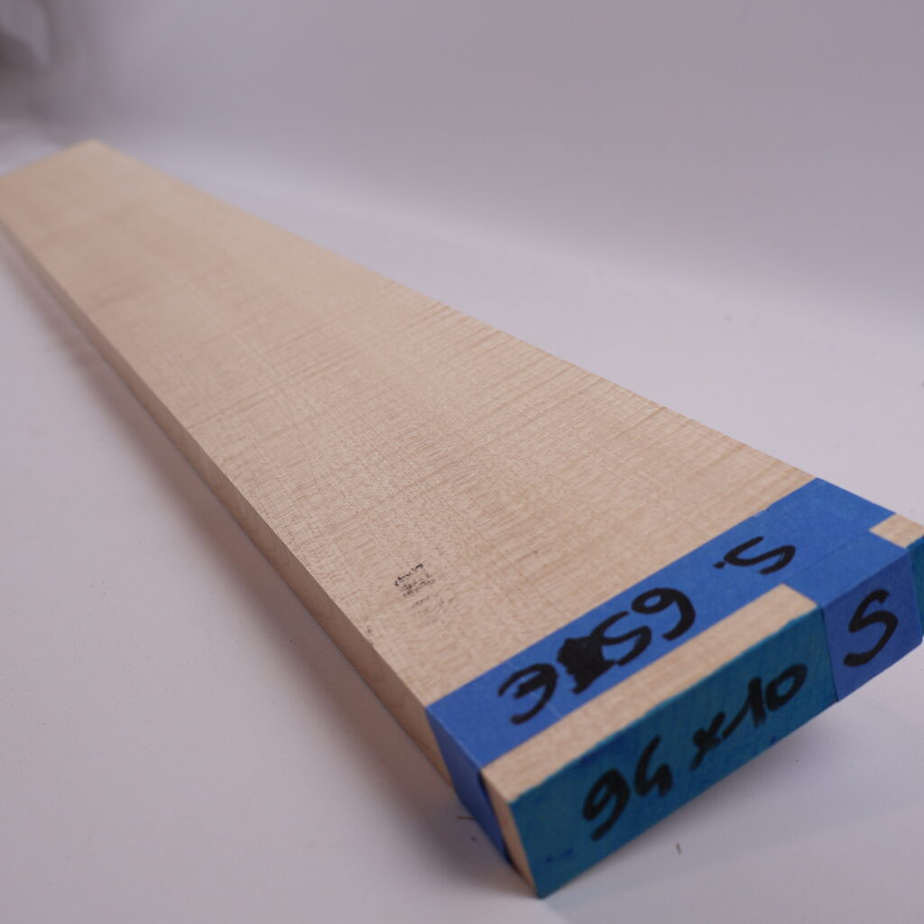 Manche guitare érable ondé 1S 94x10x2.5cm sur quartier – B22