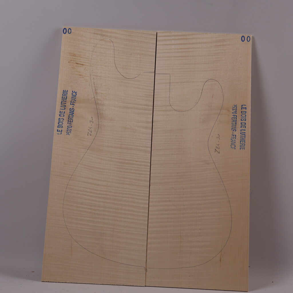 Table guitare électrique érable ondé 1A – 4 mm Z24-30