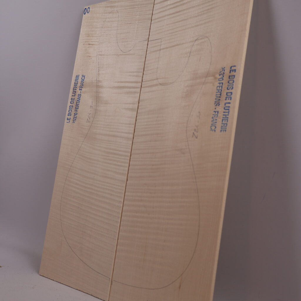 Table guitare électrique érable ondé 1A – 4 mm Z24-30