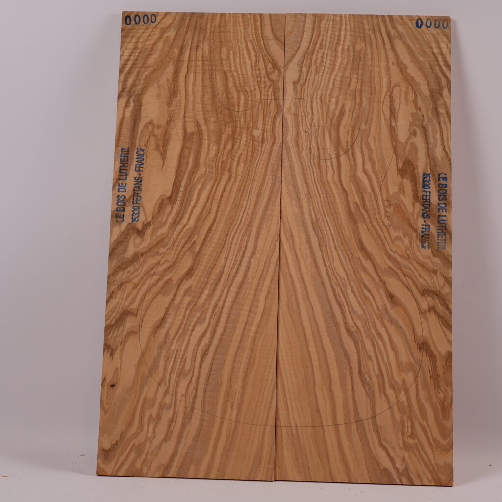 Table guitare électrique frêne ondé 1S – 4mm FR15-11