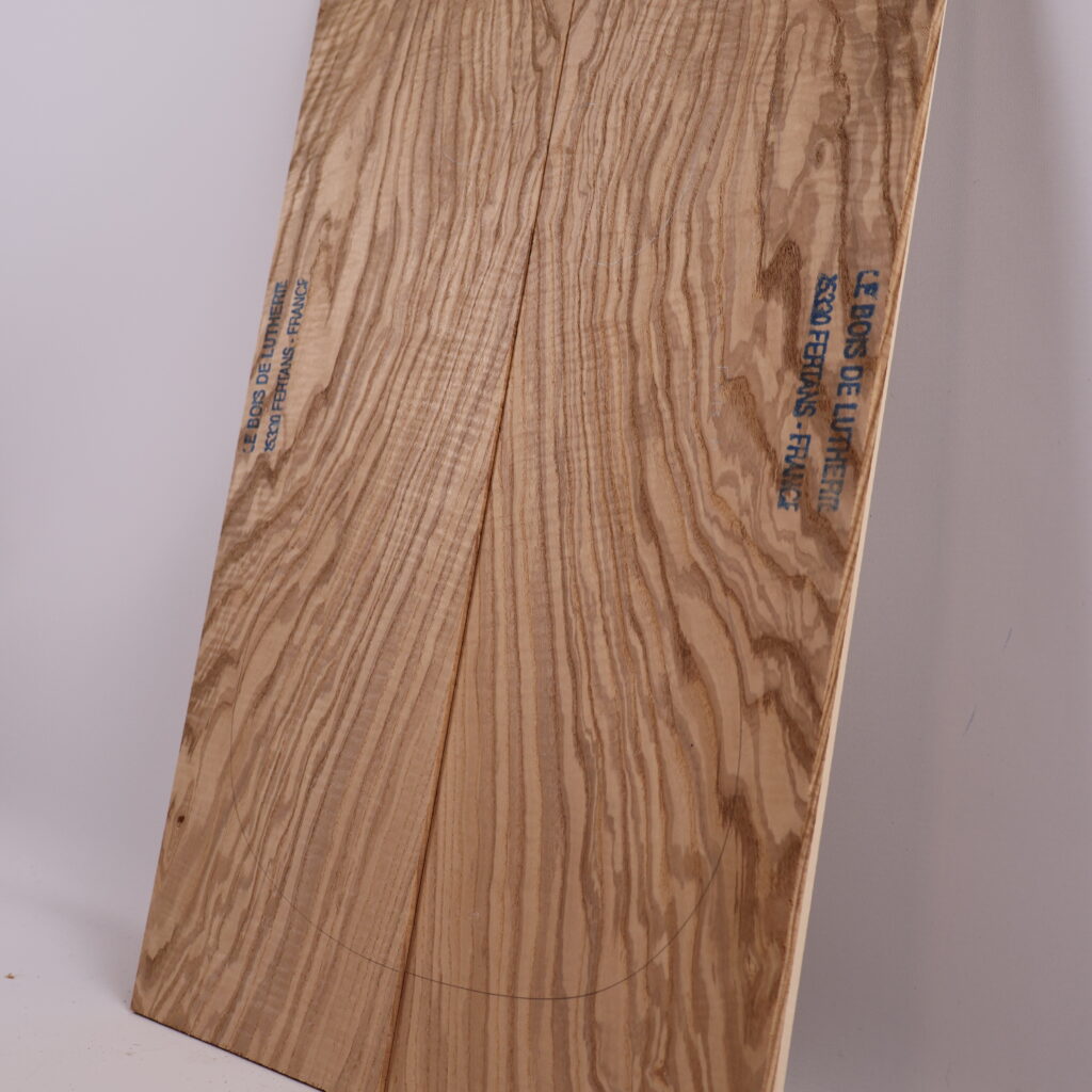 Table guitare électrique frêne ondé 1S – 4mm FR15-11