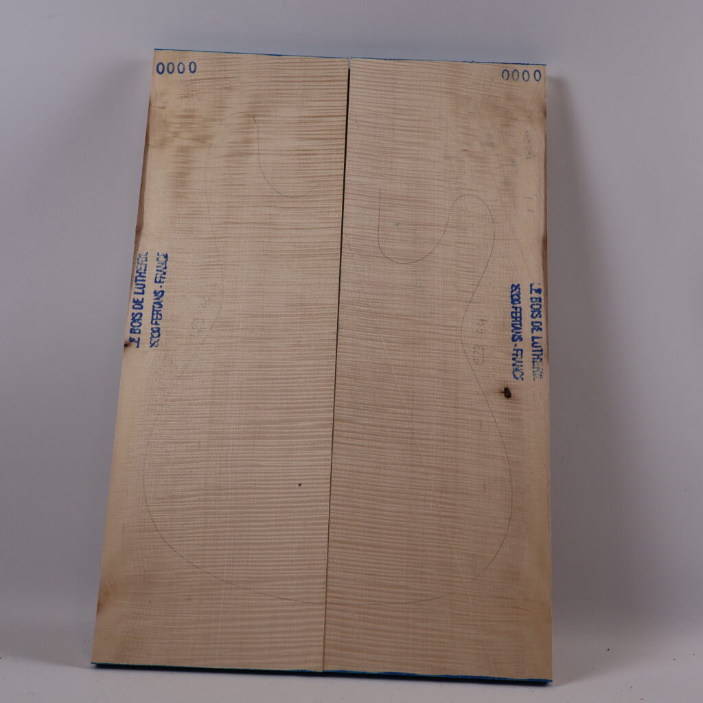 Table guitare électrique érable ondé 1S – 20 mm E23-44