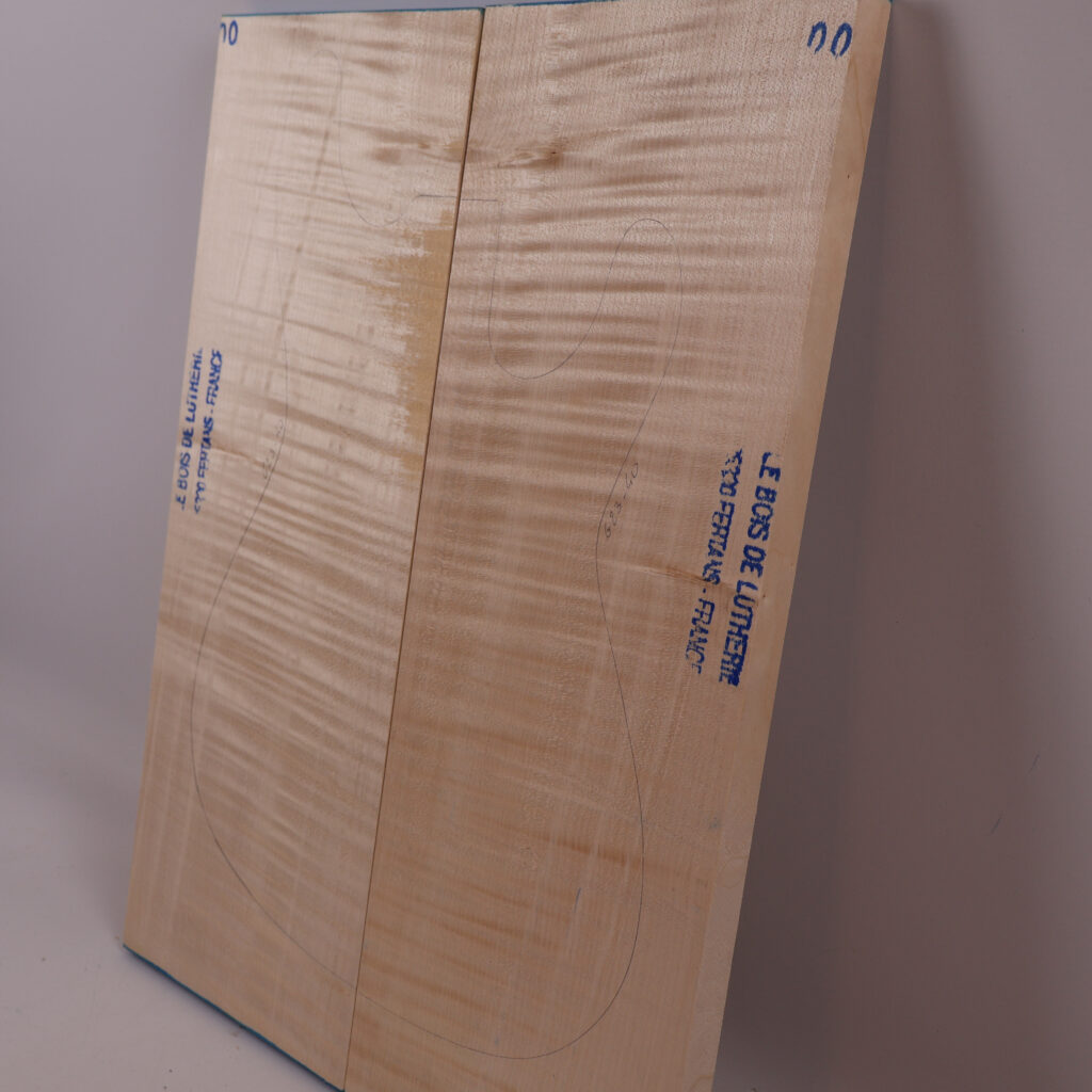 Table guitare électrique érable ondé 1A – 20 mm G23-40